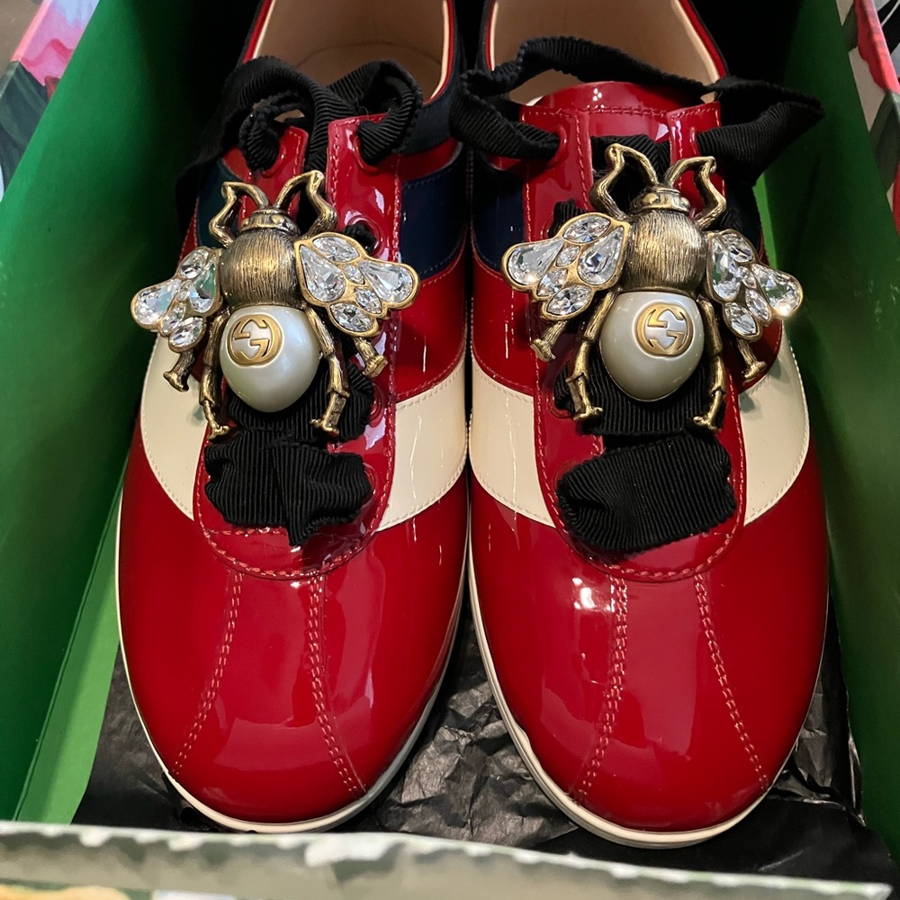 GUCCI WOMENS FALACER PATENT LEATHER SNEAKERS